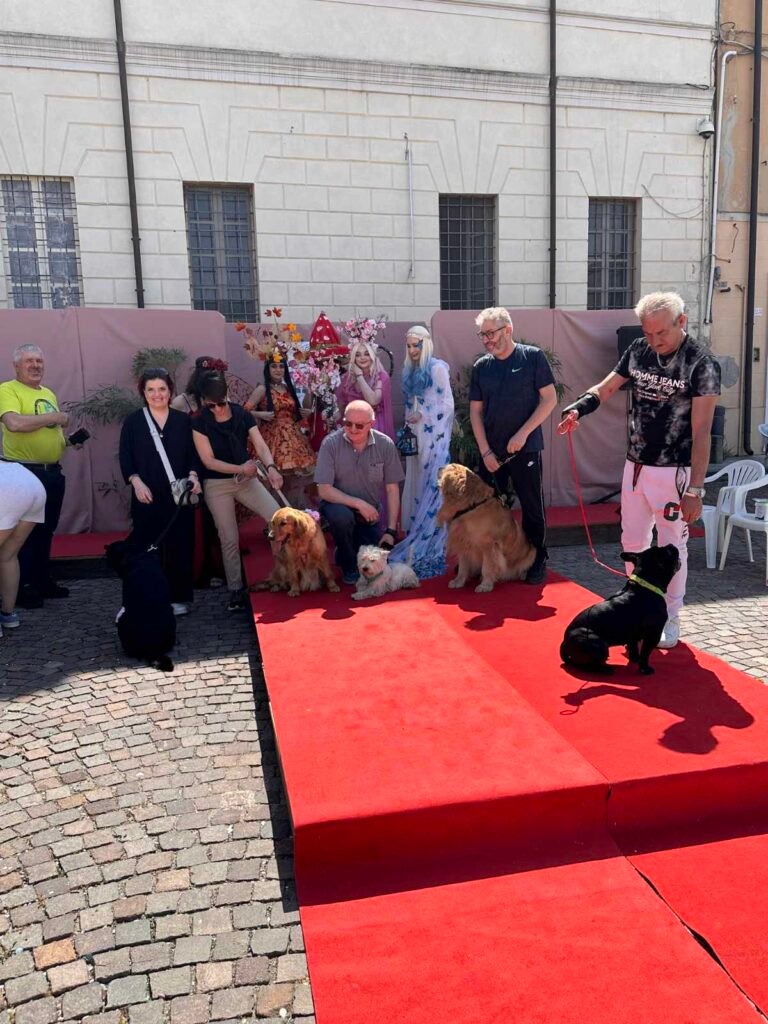 Foto di gruppo - Cani, padroni e Cosplayer