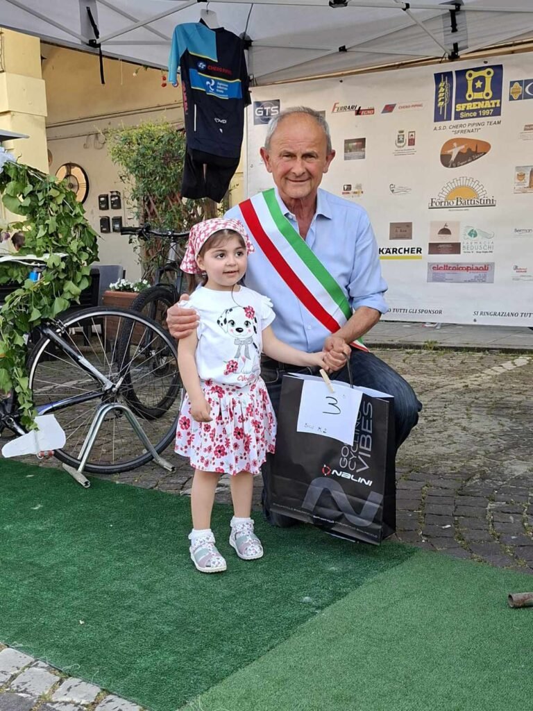 Il sindaco di San Benedetto Po dott. Roberto Lasagna ed la terza classificata al concorso 