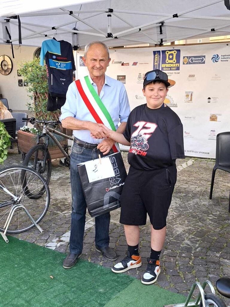 Il sindaco di San Benedetto Po ed il secondo classificato al concorso 