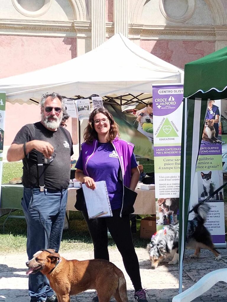 Laura Conte dell'allevamento Croce del Nord con un suo collaboratore