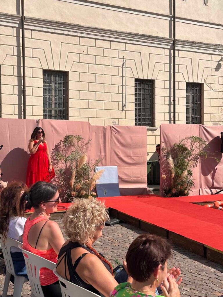 Il pubblico sempre molto divertito ed affascinato dalla sfilata