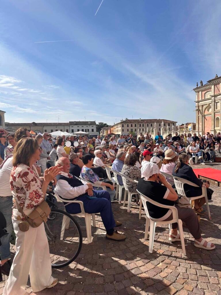 Standing ovation del pubblico per i modelli de Il Monello