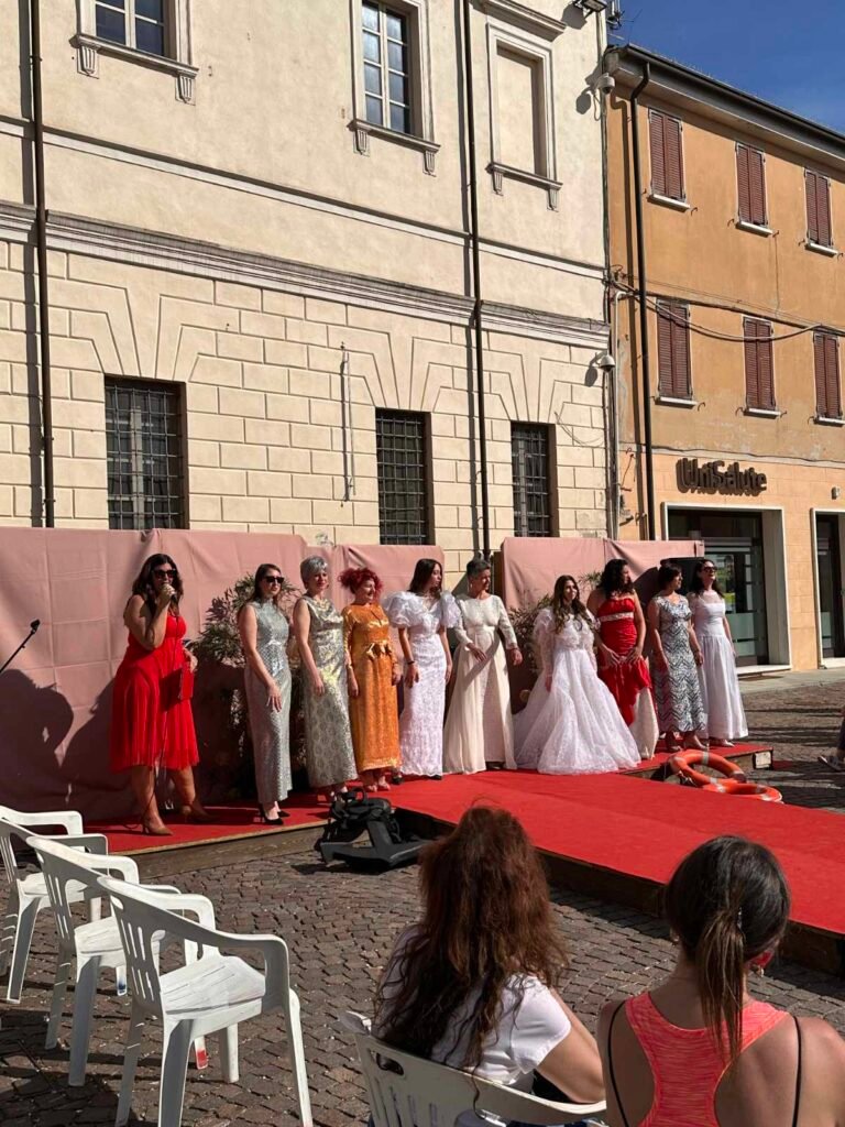 Abiti da sposa vintage di Luca Guidi magistralmente indossati da modelle non professioniste