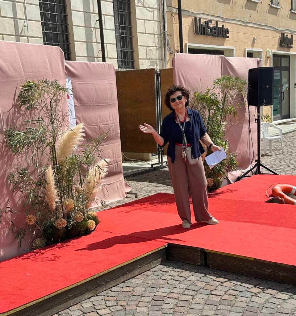Franca Nizzola l'imprenditrice del Monello che da 45 anni propone abiti di qualità per i ragazzi e le ragazze di San Benedetto Po e tutta la provincia di Mantova